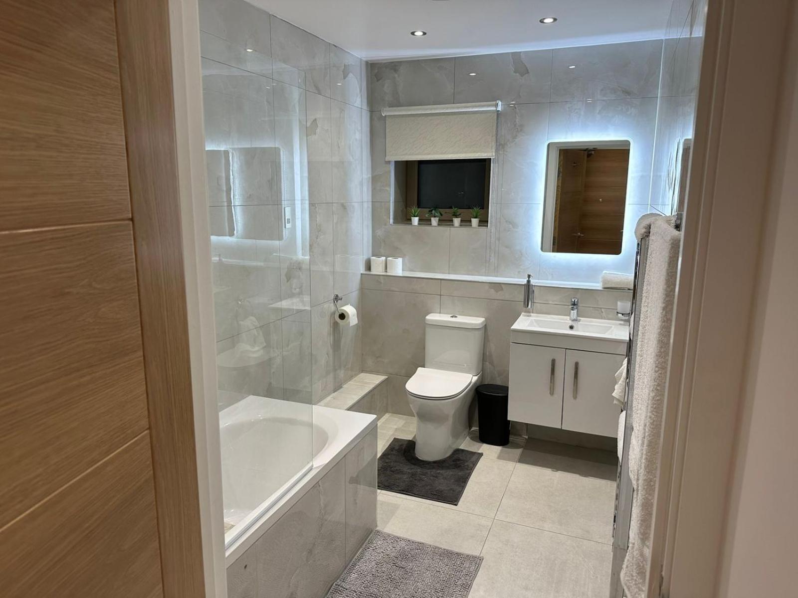 Kensington House By Solitaire Suites Slough Exterior foto
